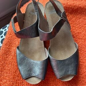 Dansko Pewter Vera Sandals size 38 (7 1/2)